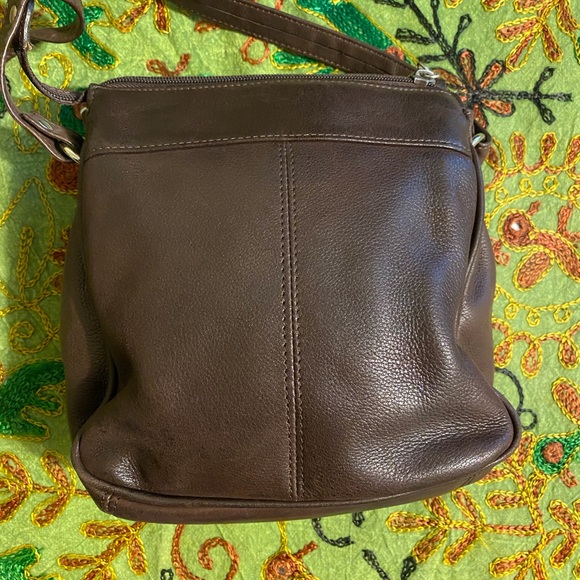 Vintage Wilson Brown Leather Crossbody Bag. - Picture 2 of 9